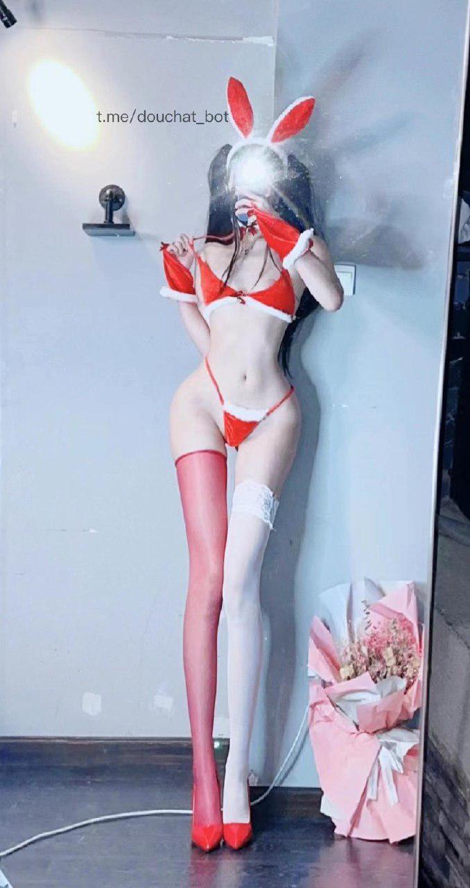 小艾根本吃不饱 2024-08-27 16:42:49 红色三点式系绳比基尼萝莉🧸高能产出 第12张