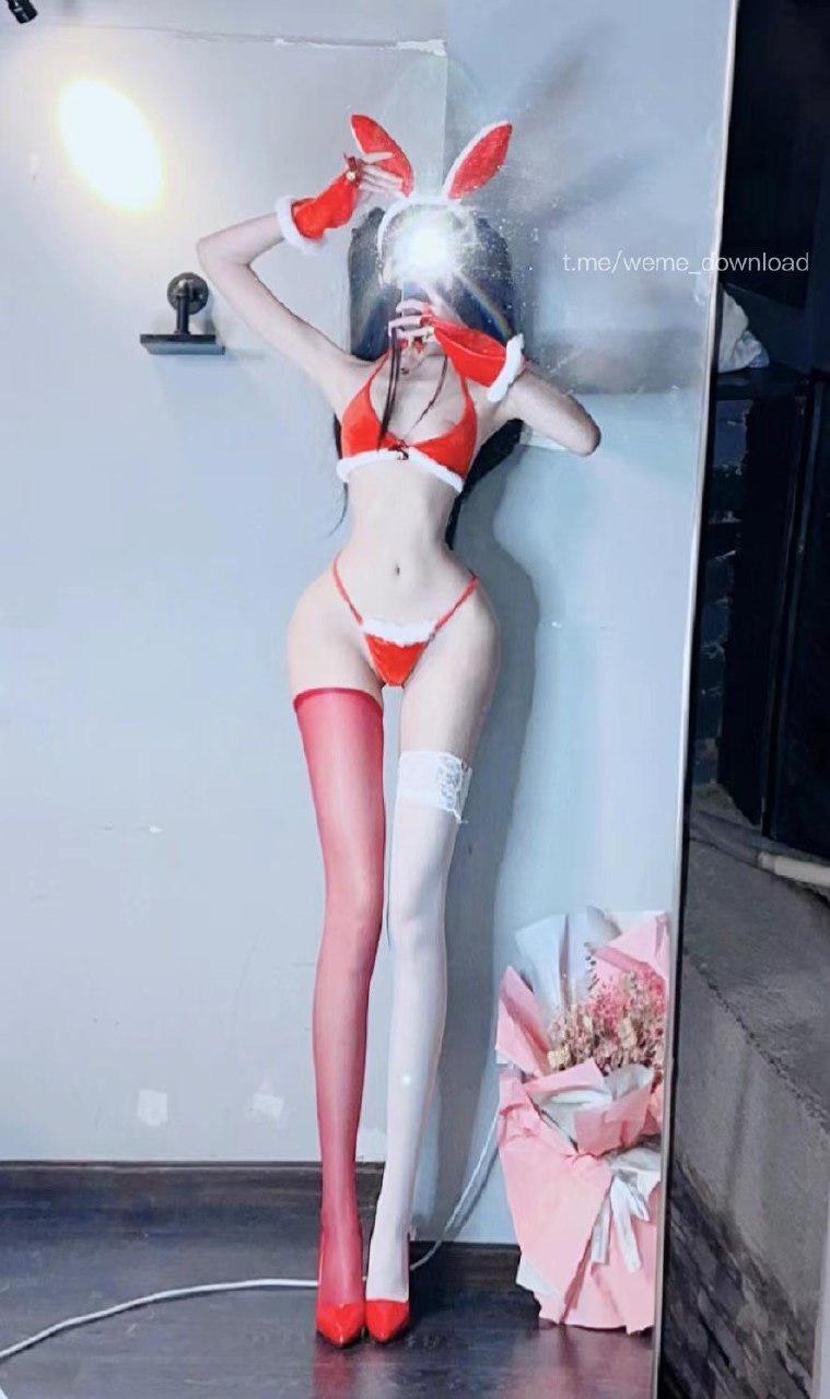 小艾根本吃不饱 2024-08-27 16:42:49 红色三点式系绳比基尼萝莉🧸高能产出 第16张