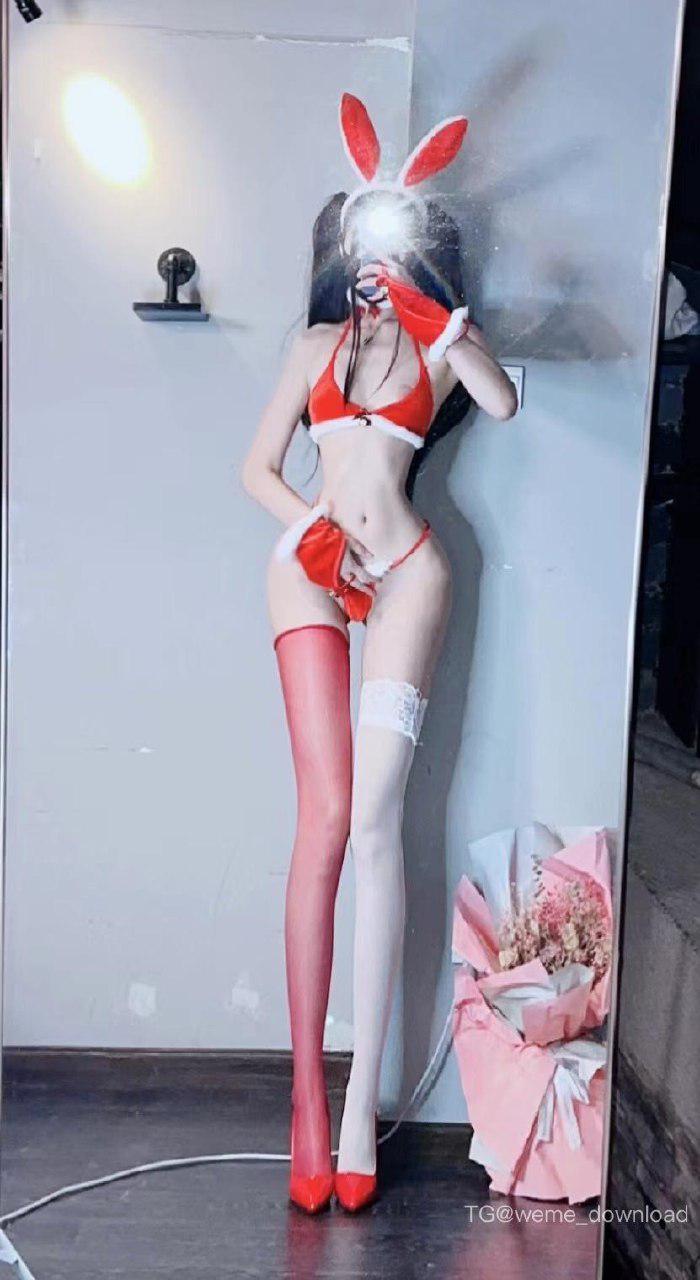 小艾根本吃不饱 2024-08-27 16:42:49 红色三点式系绳比基尼萝莉🧸高能产出 第9张