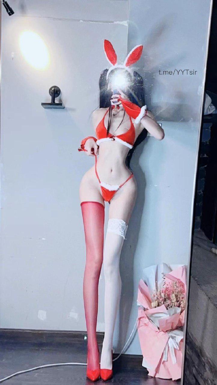 小艾根本吃不饱 2024-08-27 16:42:49 红色三点式系绳比基尼萝莉🧸高能产出 第7张