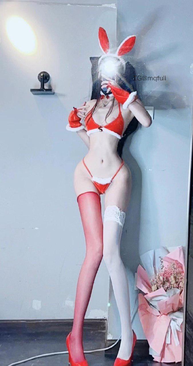 小艾根本吃不饱 2024-08-27 16:42:49 红色三点式系绳比基尼萝莉🧸高能产出 第14张