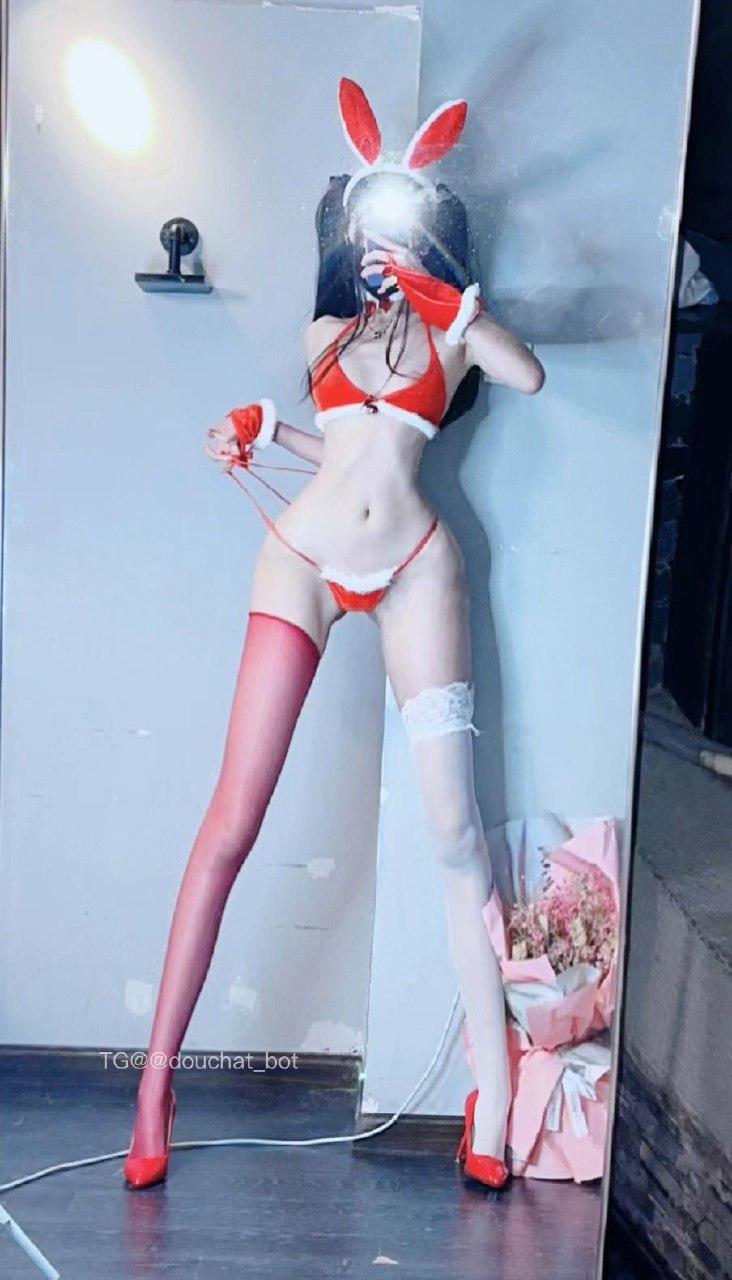 小艾根本吃不饱 2024-08-27 16:42:49 红色三点式系绳比基尼萝莉🧸高能产出 第27张