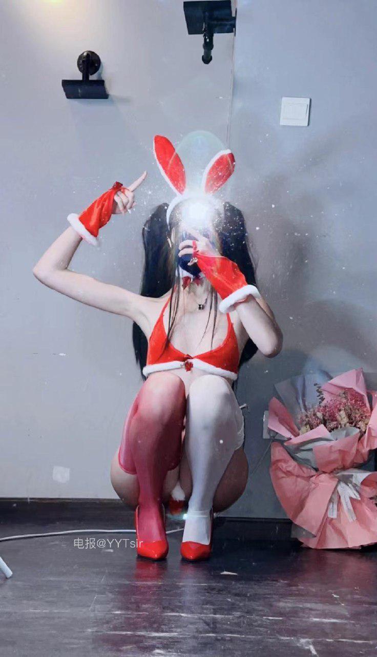 小艾根本吃不饱 2024-08-27 16:42:49 红色三点式系绳比基尼萝莉🧸高能产出 第34张