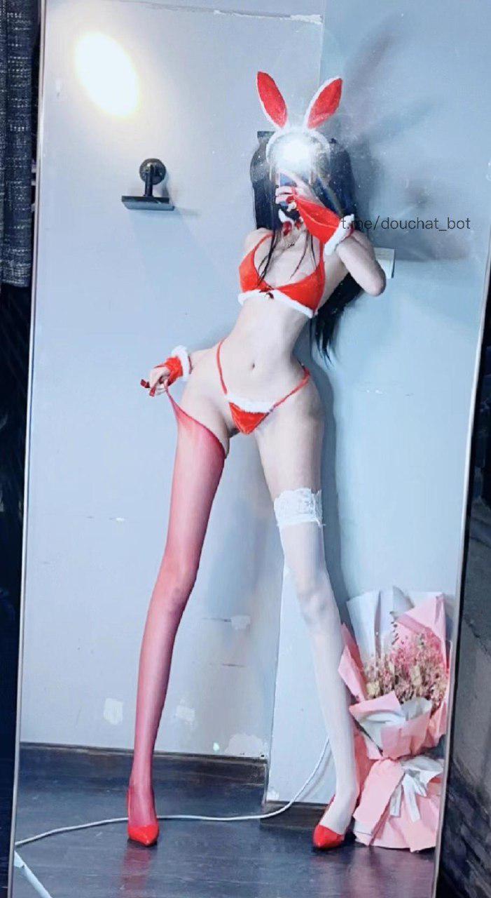 小艾根本吃不饱 2024-08-27 16:42:49 红色三点式系绳比基尼萝莉🧸高能产出 第19张