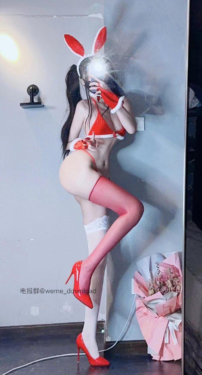 小艾根本吃不饱 2024-08-27 16:42:49 红色三点式系绳比基尼萝莉🧸高能产出 第32张