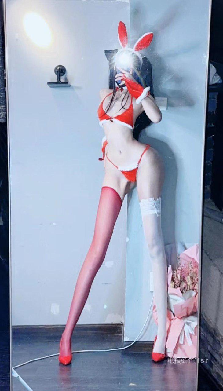 小艾根本吃不饱 2024-08-27 16:42:49 红色三点式系绳比基尼萝莉🧸高能产出 第52张