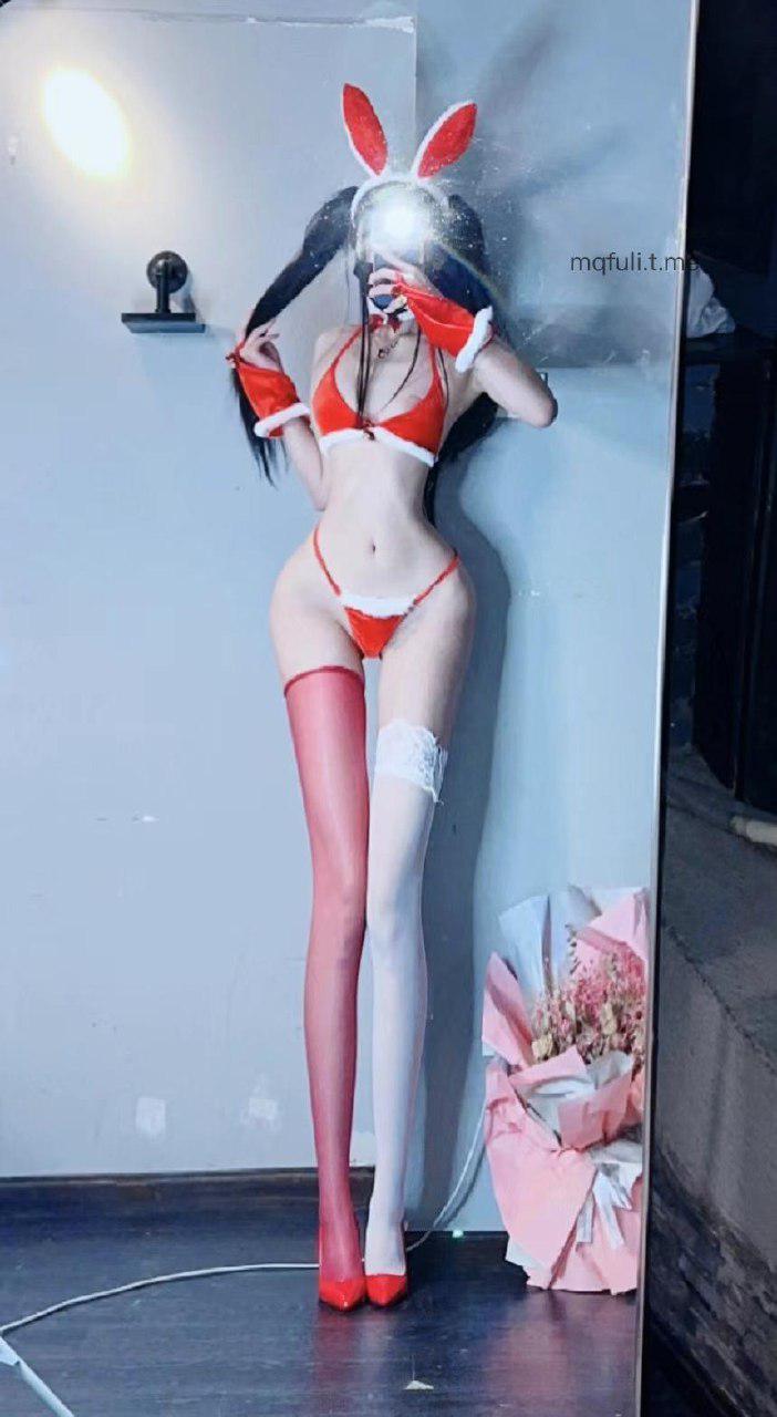 小艾根本吃不饱 2024-08-27 16:42:49 红色三点式系绳比基尼萝莉🧸高能产出 第46张