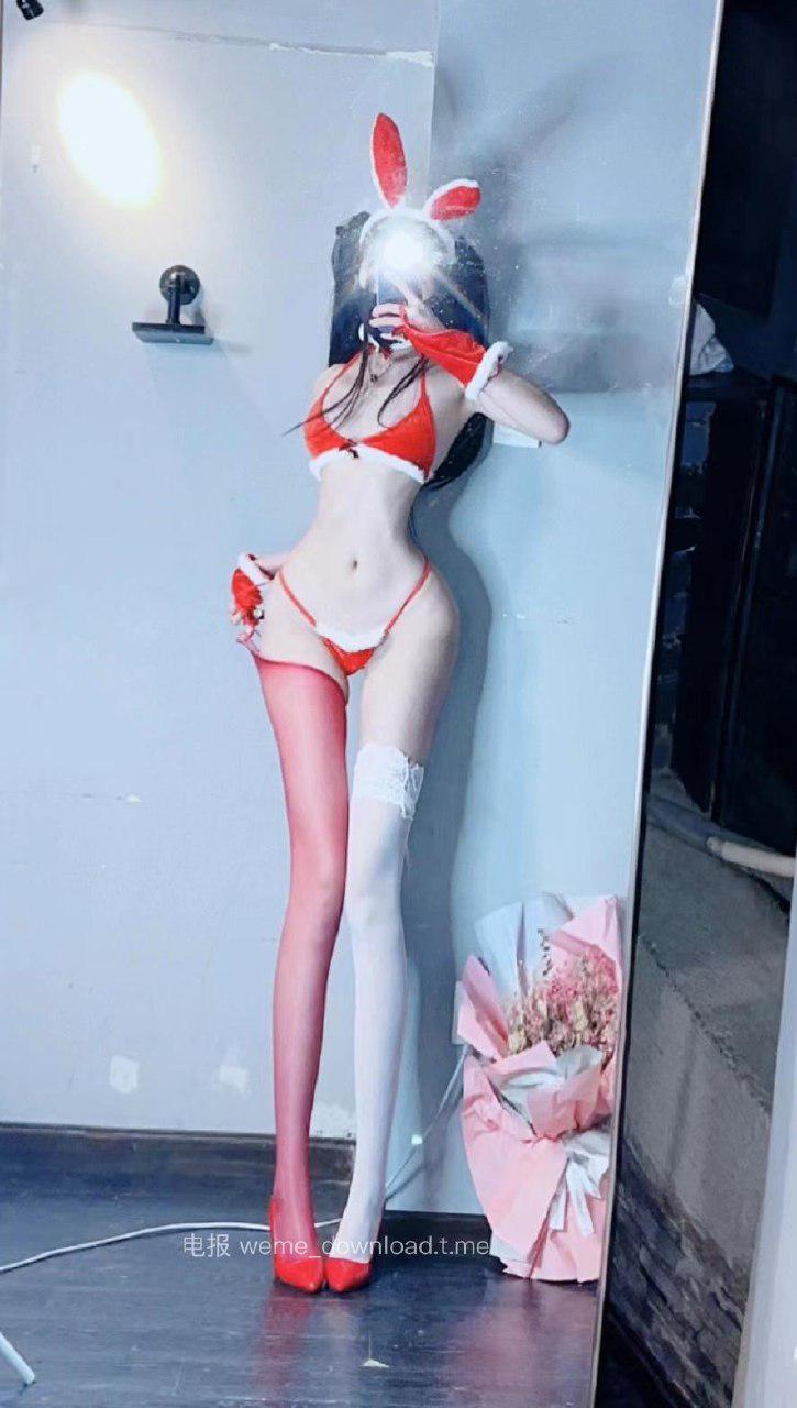 小艾根本吃不饱 2024-08-27 16:42:49 红色三点式系绳比基尼萝莉🧸高能产出 第36张