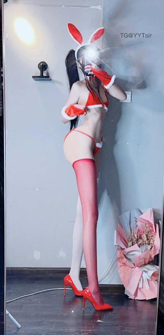 小艾根本吃不饱 2024-08-27 16:42:49 红色三点式系绳比基尼萝莉🧸高能产出 第47张