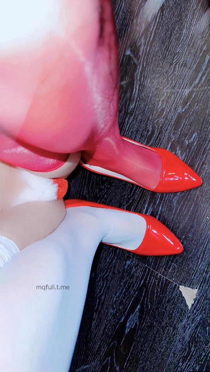 小艾根本吃不饱 2024-08-27 16:42:49 红色三点式系绳比基尼萝莉🧸高能产出 第38张