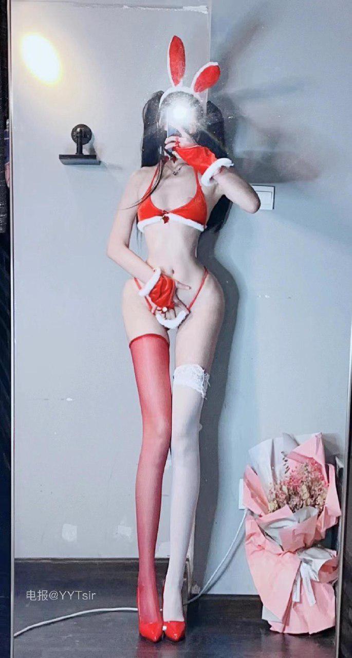 小艾根本吃不饱 2024-08-27 16:42:49 红色三点式系绳比基尼萝莉🧸高能产出 第53张