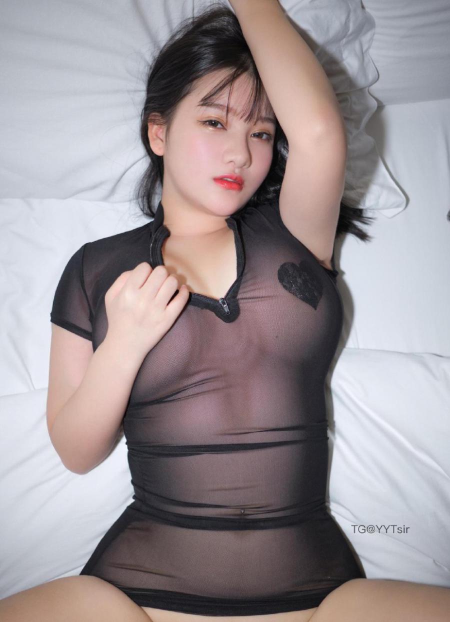 小奈奈yuna 2024-08-26 17:04:49 若隐若现的🐰丁🔥逆天的性感👙自己拍的快受不了了 第3张