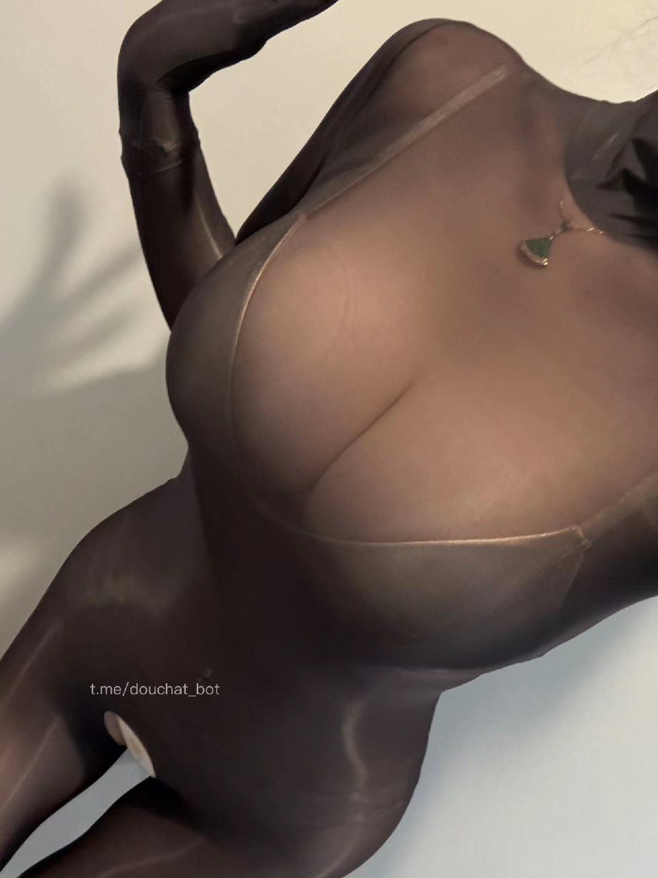 不爱笑的赛琳 2024-09-24 17:00:28 针丝滑油亮束缚包手薄连体衣 第13张