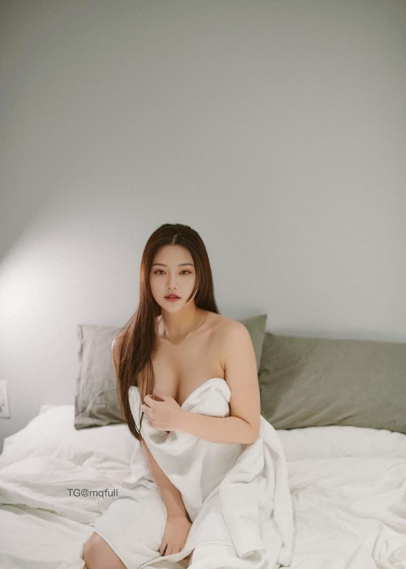 凡妮莎 2024-09-09 00:41:20 透视装😍肉隐若现 第3张