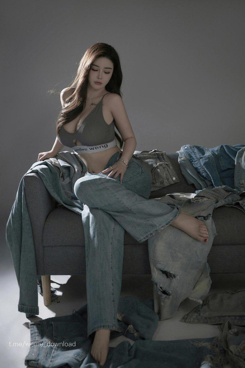 杉杉超辣 2024-09-12 14:39:01 牛仔写真 运动抹胸饱满🐻 第5张