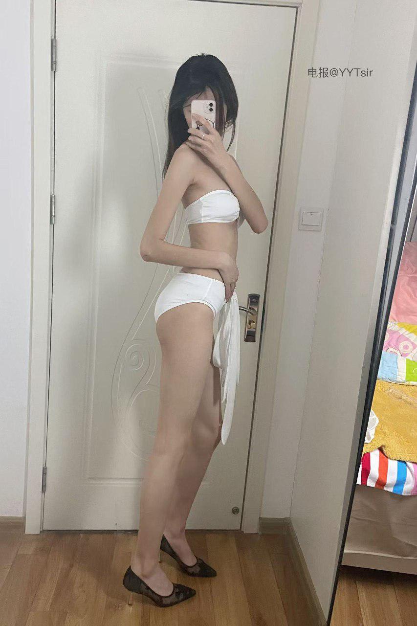 不爱穿shoes 2024-10-21 18:44:16 铁粉福利 白欲情趣👙清纯又性感🫦秘腿白白嫩嫩 第10张