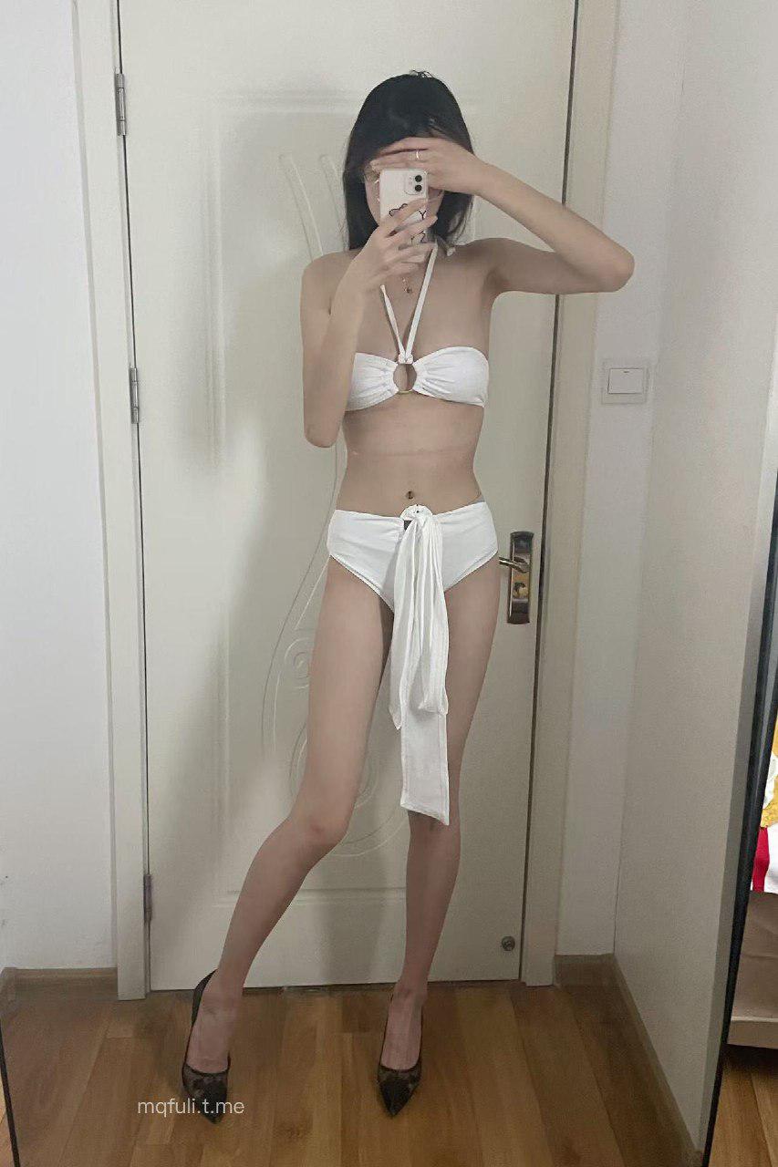 不爱穿shoes 2024-10-21 18:44:16 铁粉福利 白欲情趣👙清纯又性感🫦秘腿白白嫩嫩 第3张