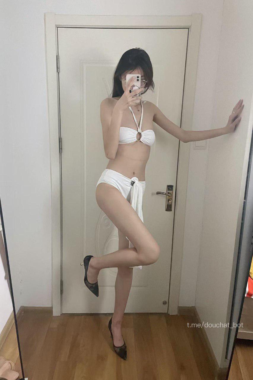 不爱穿shoes 2024-10-21 18:44:16 铁粉福利 白欲情趣👙清纯又性感🫦秘腿白白嫩嫩 第7张