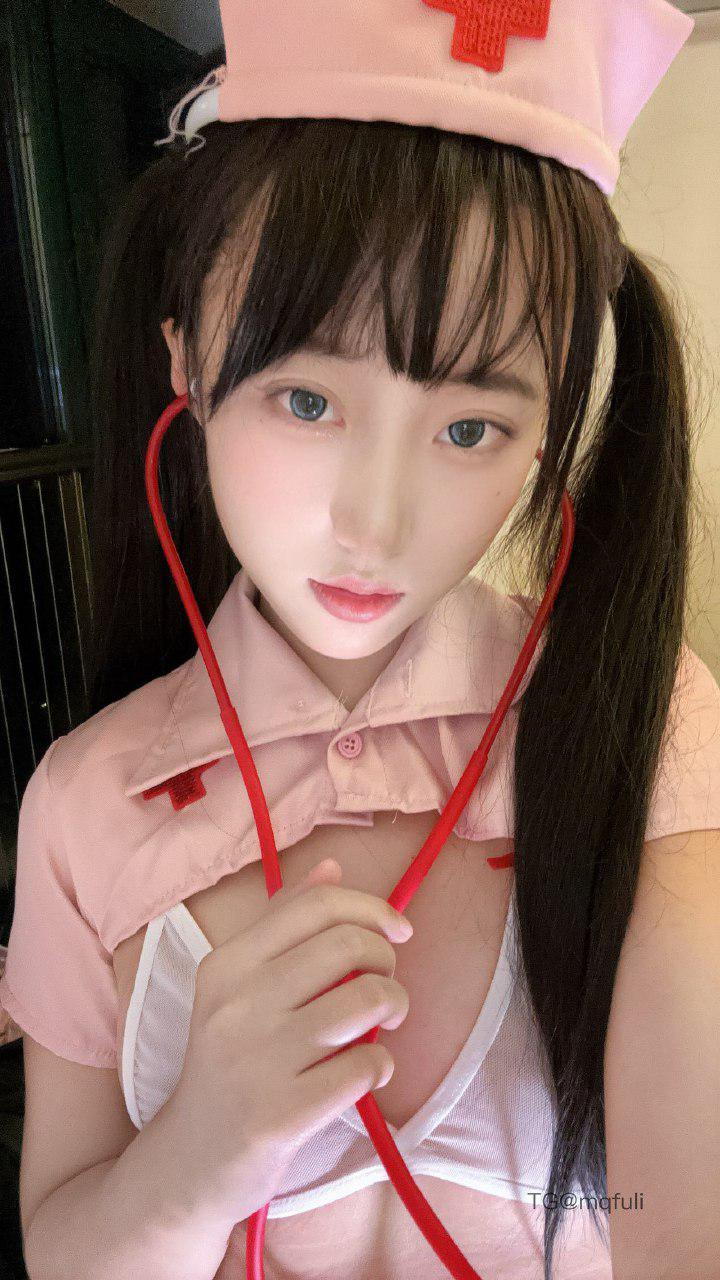 柯宝碎碎念 2024-10-07 22:59:41 到了一套巨瑟瑟的护士装