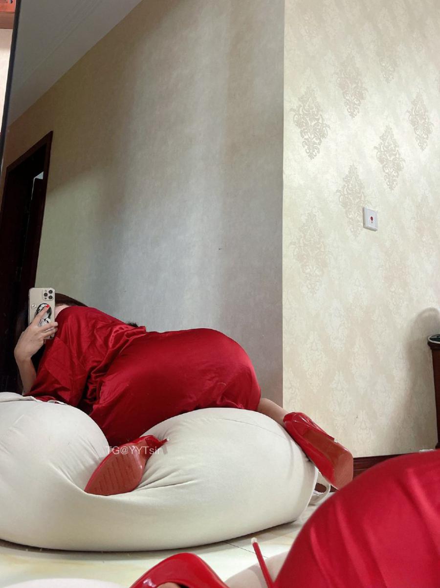 洋洋不是洋妞 2024-10-21 21:18:23 我想你应该会喜欢这个红色的睡衣 第10张