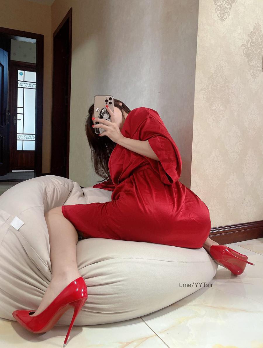 洋洋不是洋妞 2024-10-21 21:18:23 我想你应该会喜欢这个红色的睡衣 第1张