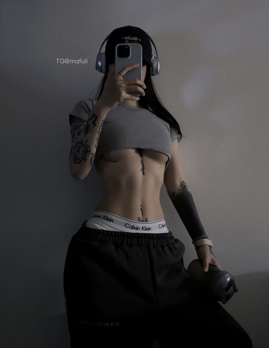 一只莉莉子 2024-10-28 01:59:35 凑近点，让我闻闻你的体香～