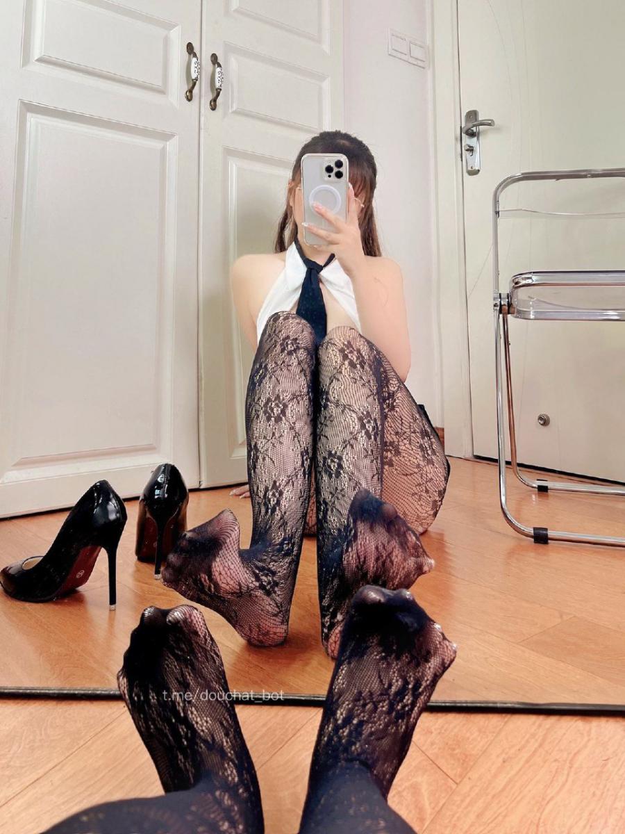 张思允 2024-10-21 22:20:50 齐屁小短裙➕黑丝😍火辣的身材满满的诱惑 张思允Nice 第3张