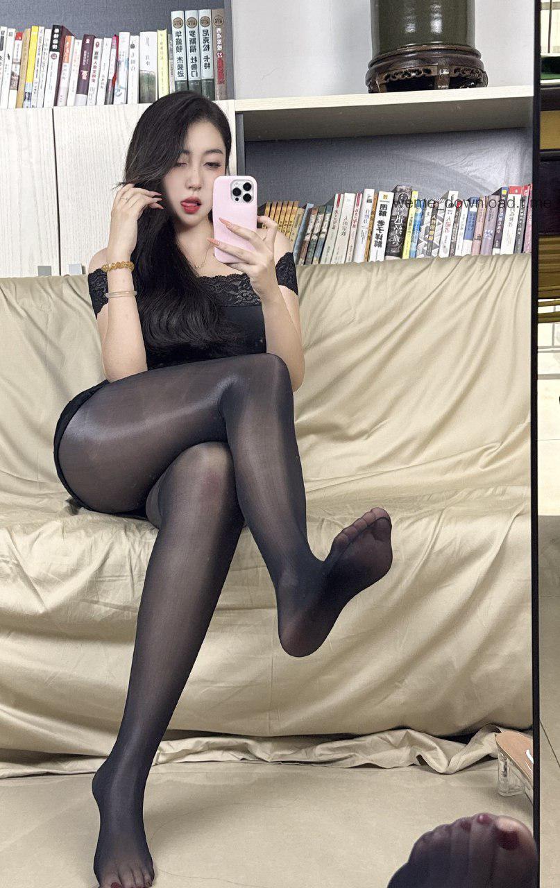 杨晚柠 2024-10-06 00:00:34 我这么乖不亲亲吗🫦