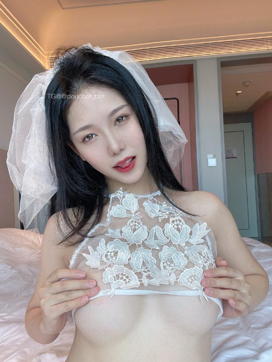 利世 2024-11-26 00:22:14 定制婚纱 白色蕾丝透视婚纱 第14张