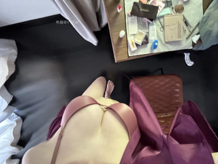 Maymay 2024-11-21 01:37:39 定制版三点式丁字👙➕维密大秀粉嫩胸衣 第2张