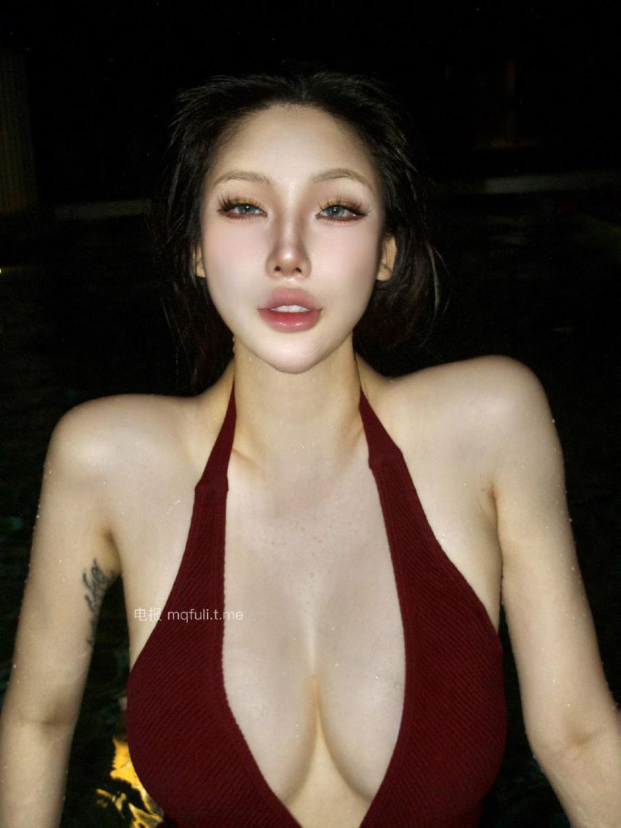 Maymay 2024-11-21 01:37:39 定制版三点式丁字👙➕维密大秀粉嫩胸衣 第1张