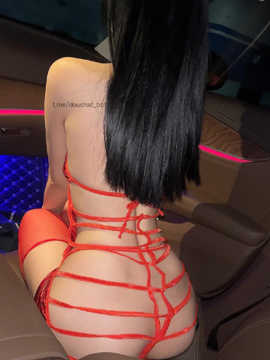 女刺客 2024-11-09 11:49:19 红的吊带裙露背和辟谷装😊一根红色丁字+红色丝袜 女刺客圈圈 第18张