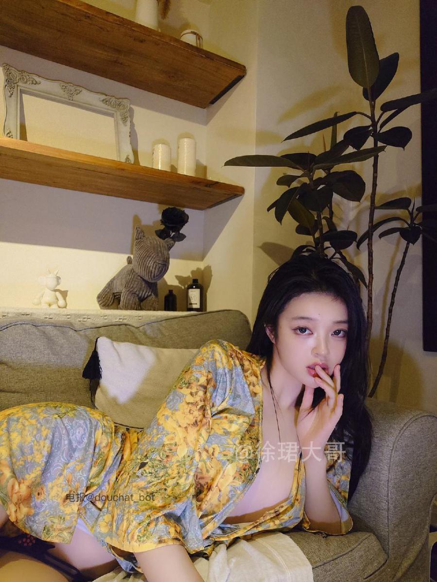 徐珺 2024-11-02 17:01:40 我重新把两组照片全都放在了铁粉帖里 徐珺大哥 第2张