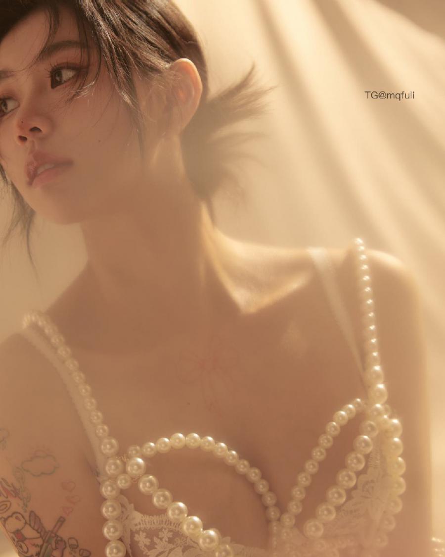 鱼神 2024-11-09 00:54:46 珍珠套装爆赞爆露👍曼妙身姿展示淋漓尽致 鱼神鱼 鱼鱼的秘密鱼鱼的秘密 第13张