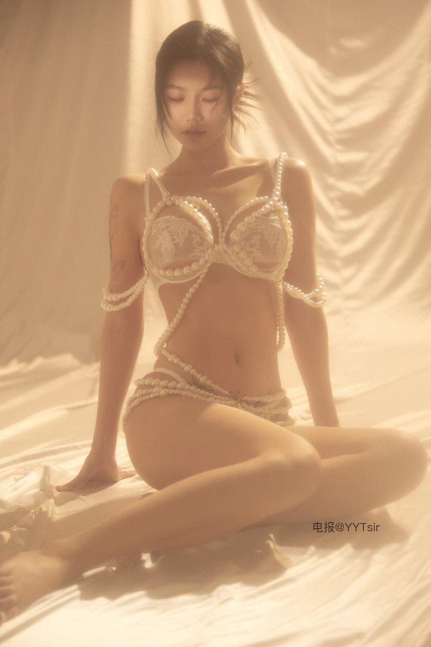 鱼神 2024-11-09 00:54:46 珍珠套装爆赞爆露👍曼妙身姿展示淋漓尽致 鱼神鱼 鱼鱼的秘密鱼鱼的秘密 第8张