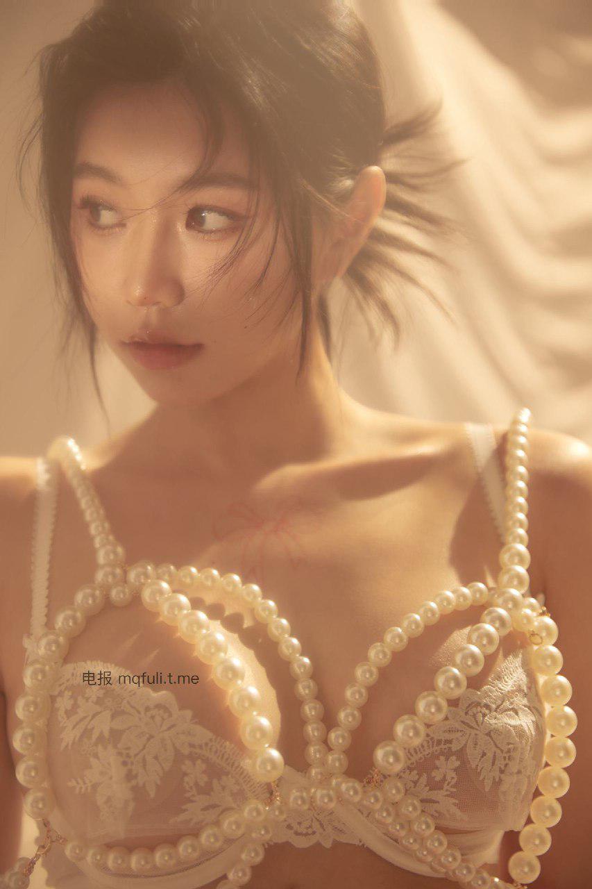 鱼神 2024-11-09 00:54:46 珍珠套装爆赞爆露👍曼妙身姿展示淋漓尽致 鱼神鱼 鱼鱼的秘密鱼鱼的秘密 第12张