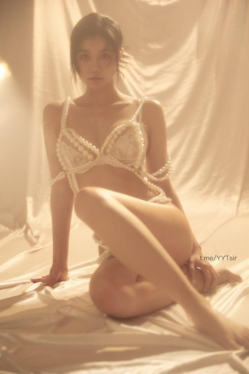 鱼神 2024-11-09 00:54:46 珍珠套装爆赞爆露👍曼妙身姿展示淋漓尽致 鱼神鱼 鱼鱼的秘密鱼鱼的秘密 第9张