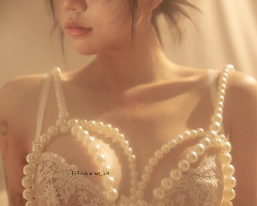 鱼神 2024-11-09 00:54:46 珍珠套装爆赞爆露👍曼妙身姿展示淋漓尽致 鱼神鱼 鱼鱼的秘密鱼鱼的秘密 第17张