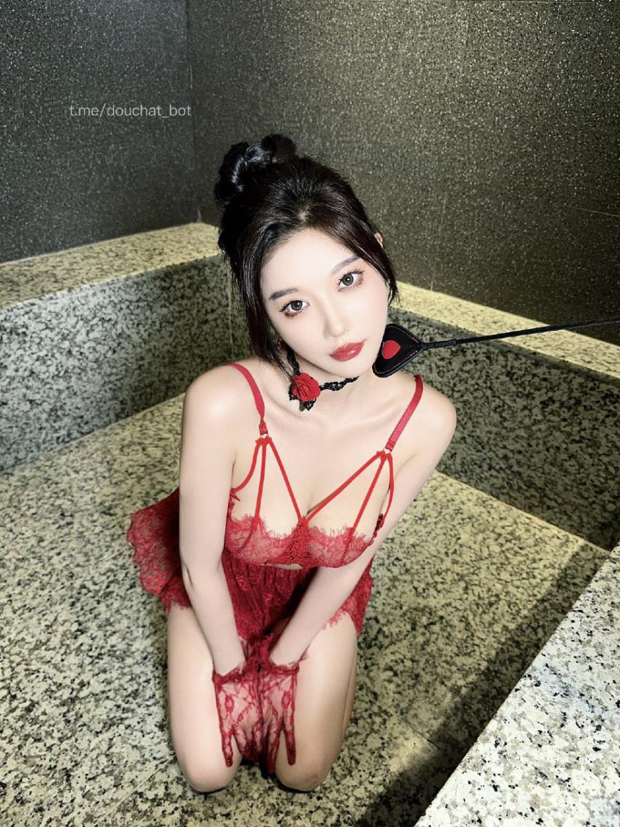 杨晨晨 2024-11-18 20:51:08 红色性感系列 最佳男友视角 杨晨晨Yome 第1张