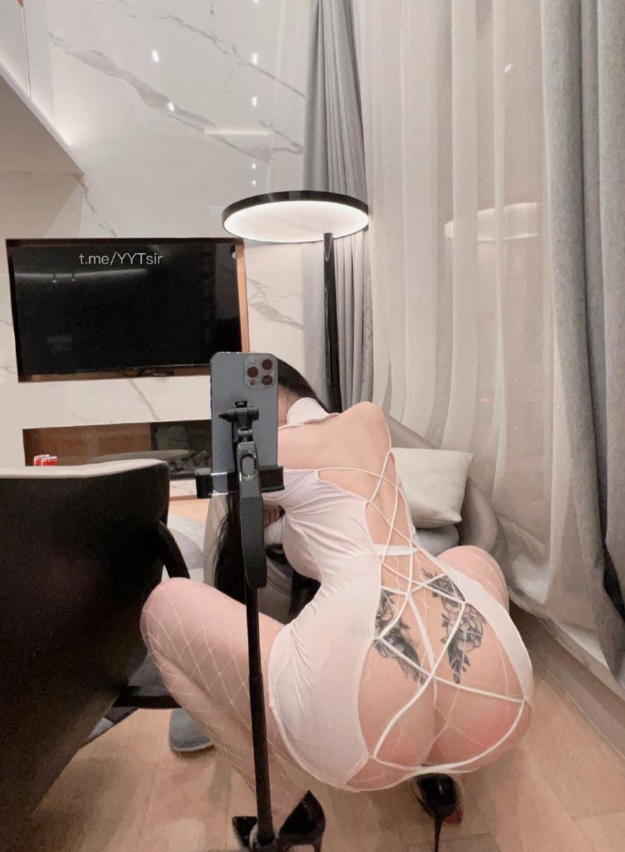 左公子666 2024-11-09 02:00:13 大蜜桃近距离拍摄🍑 左儿_ 第9张