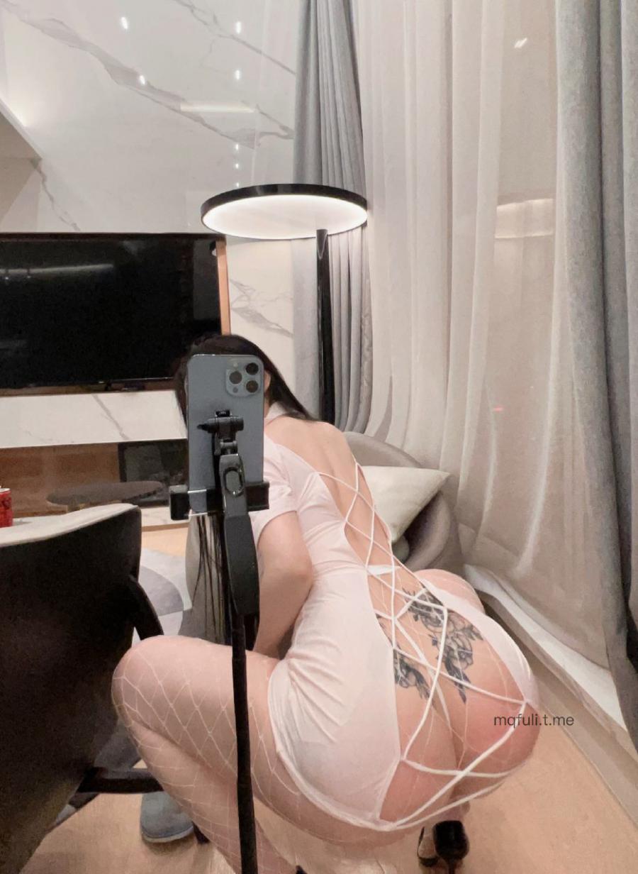 左公子666 2024-11-09 02:00:13 大蜜桃近距离拍摄🍑 左儿_ 第5张