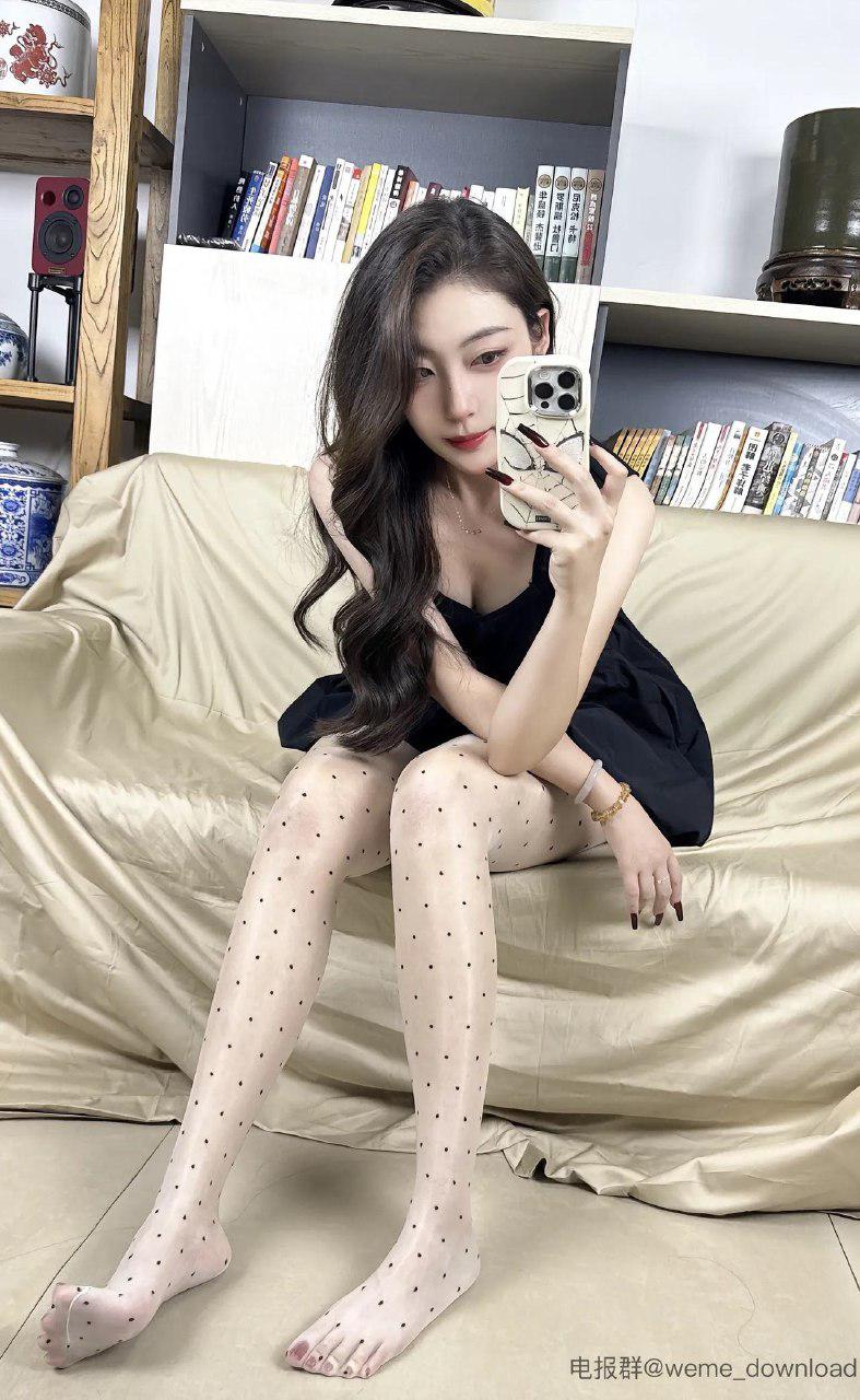 杨晚柠 2024-11-12 00:51:29 别想躲了臭弟弟，逃不过我的🍑