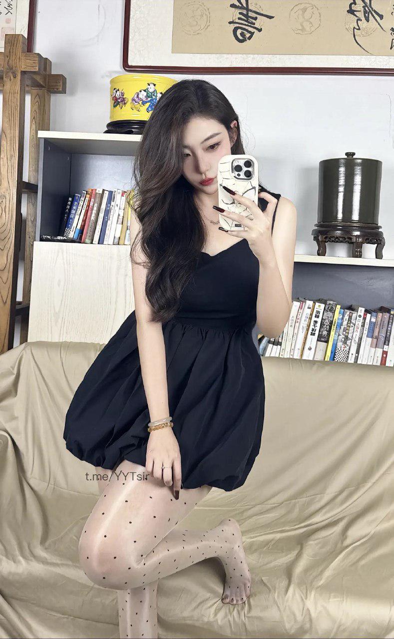 杨晚柠 2024-11-12 00:51:29 别想躲了臭弟弟，逃不过我的🍑