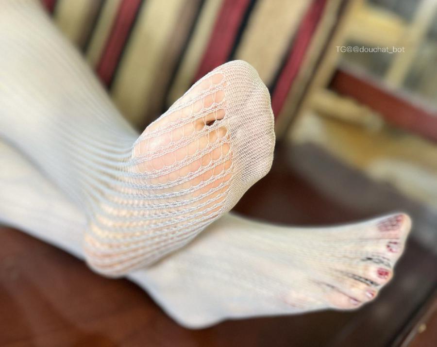 杨晚柠 2024-11-12 00:51:29 别想躲了臭弟弟，逃不过我的🍑