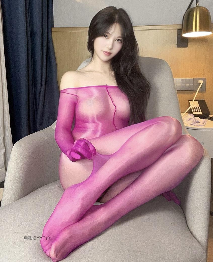 利世 2024-12-25 01:14:33 铁粉福利😍粉丝连体丝衣 真空前行 懂得都懂 第5张