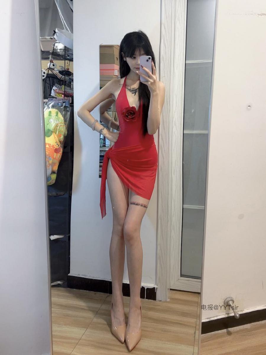 MarkoftheBody 2024-12-28 13:36:22 黑丝➕大长腿➕蜜桃臀🍑比基尼