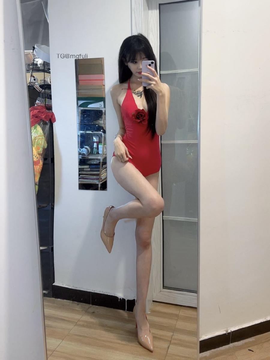 MarkoftheBody 2024-12-28 13:36:22 黑丝➕大长腿➕蜜桃臀🍑比基尼