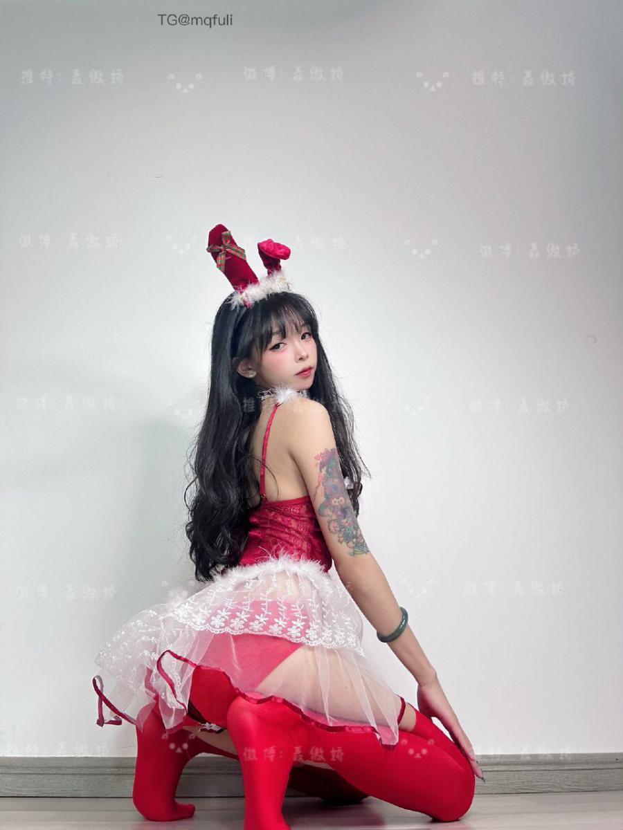 聂傲娇 2024-12-26 01:38:51 万圣节丝绒兔女郎圣诞制服➕带半腿红丝 第1张