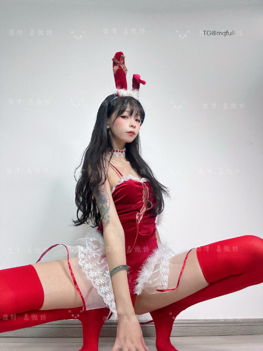 聂傲娇 2024-12-26 01:38:51 万圣节丝绒兔女郎圣诞制服➕带半腿红丝 第12张
