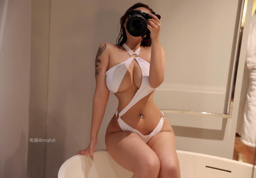 微博洁己u 2024-12-19 00:45:11 身着纯白色内内 浴室风光🤩 筱洁y 洁己u 第17张